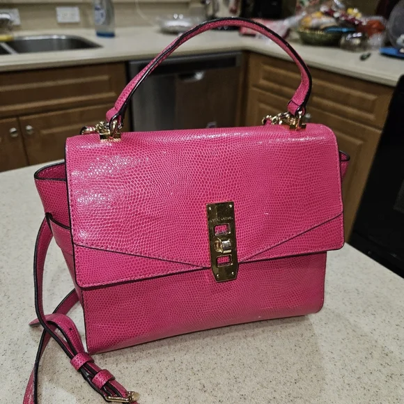 HENRI BENDEL Pink Handbag, Pink Snake Skin Purse, Some Peeling, See Pics - Picture 9 of 9
